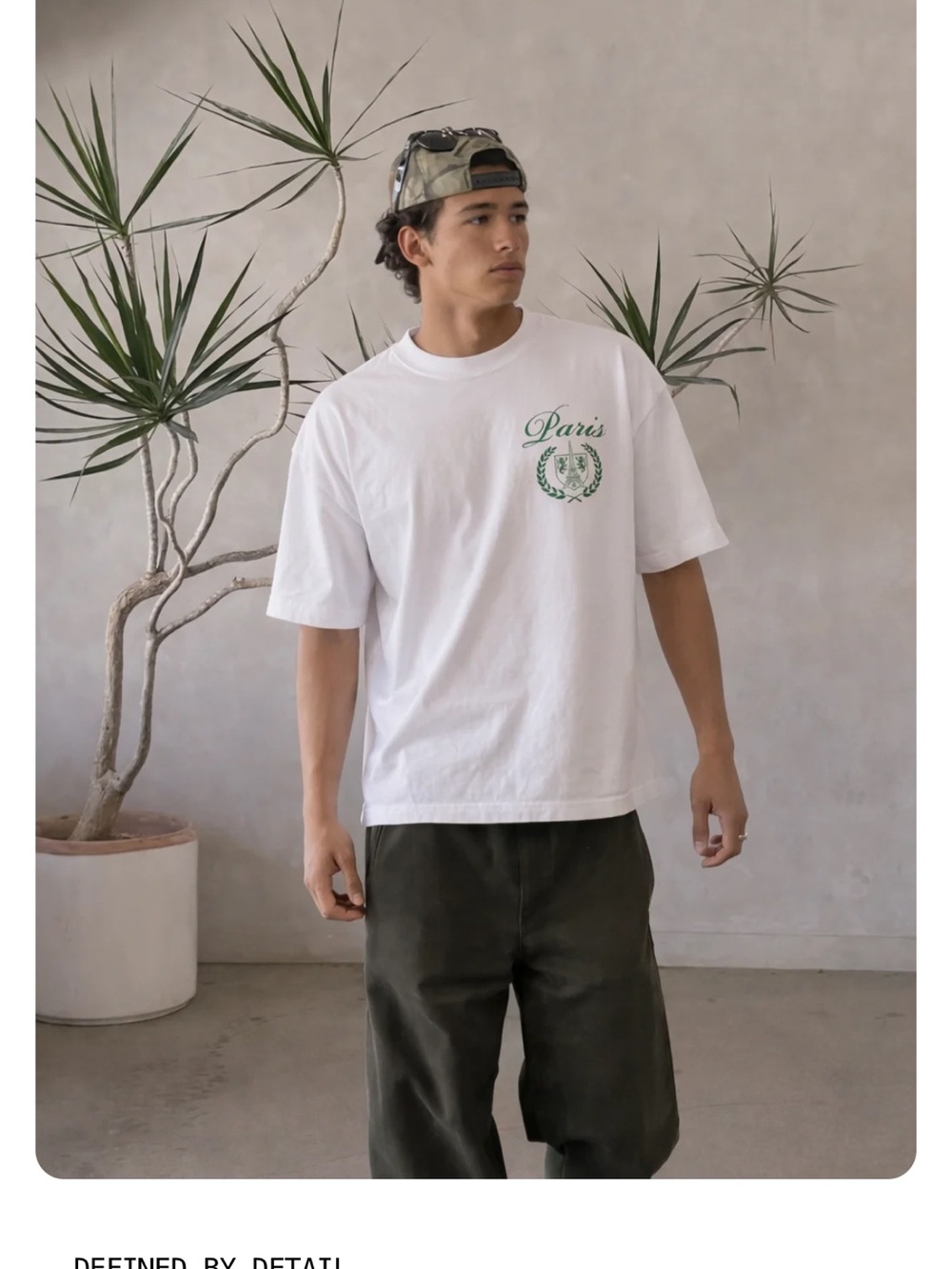 white crewneck t-shirt is from the streetwear and lifestyle brand JAQWIN men’s L